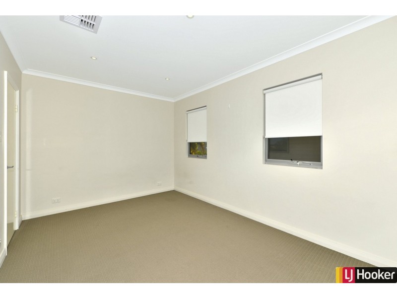 12A Scrivener Place, Halls Head WA 6210