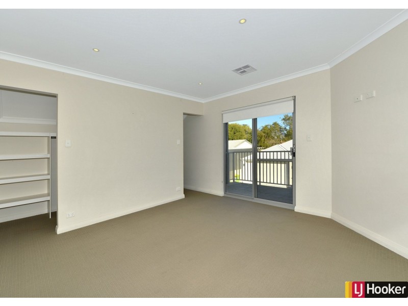 12A Scrivener Place, Halls Head WA 6210