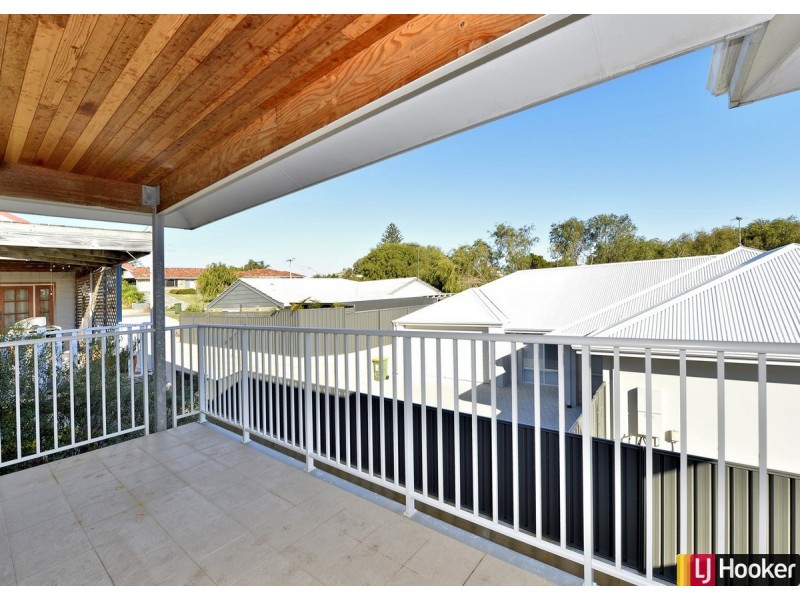 12A Scrivener Place, Halls Head WA 6210
