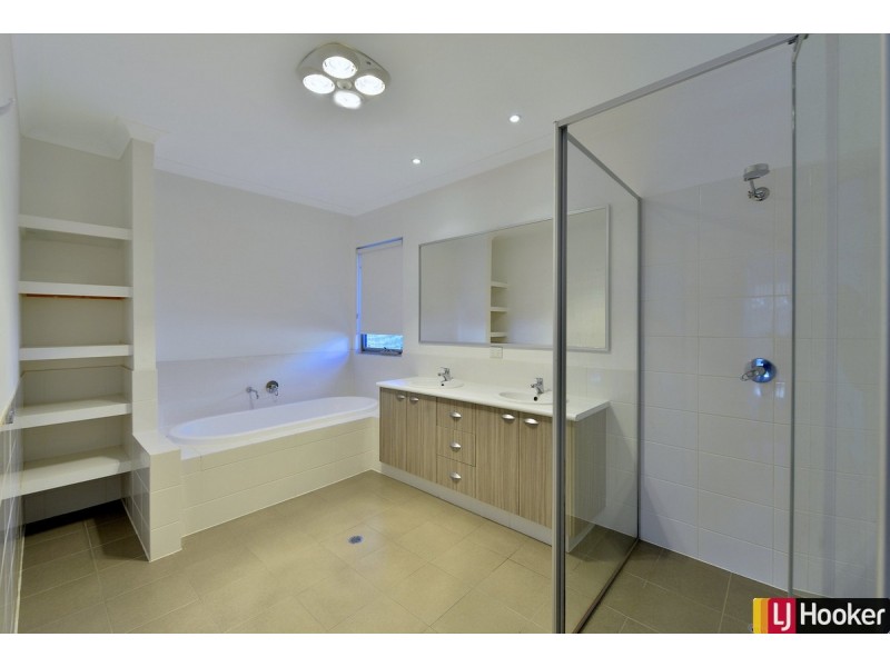 12A Scrivener Place, Halls Head WA 6210