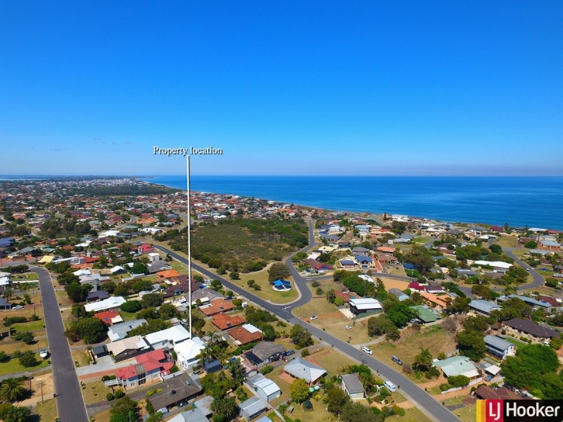 12A Scrivener Place, Halls Head WA 6210