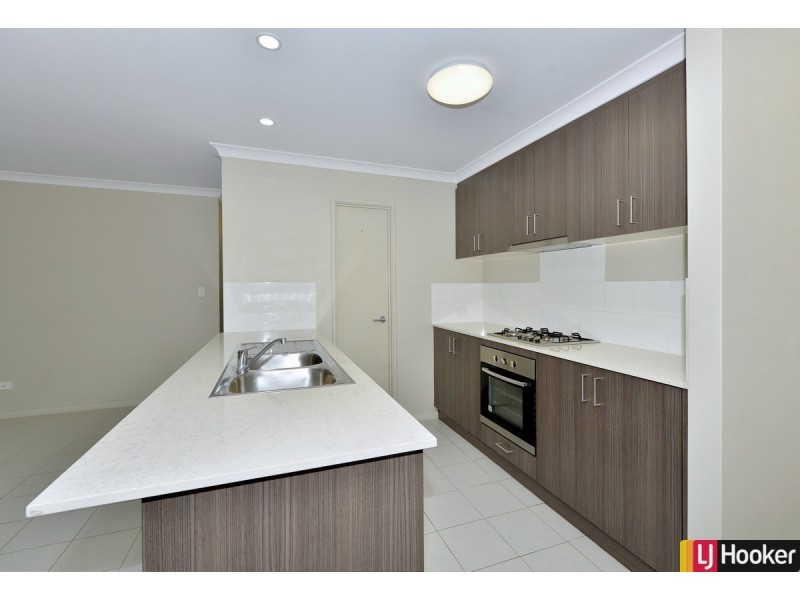 16 Honeydew Trail, Wannanup WA 6210