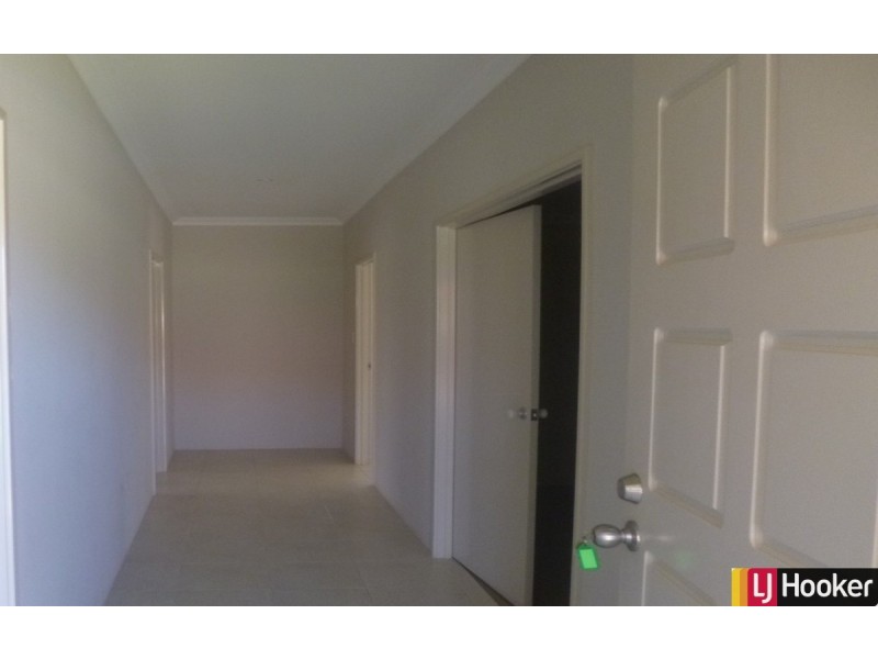 28 Marsdenia Road, Halls Head WA 6210