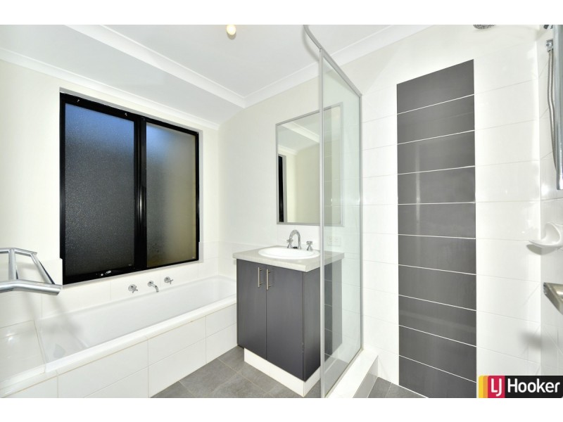 5 Blanche Crescent, Lakelands WA 6180