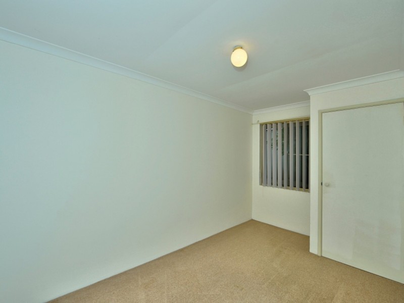 2 Willmott Close, Halls Head WA 6210