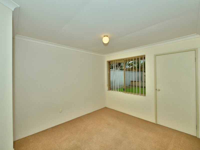 2 Willmott Close, Halls Head WA 6210