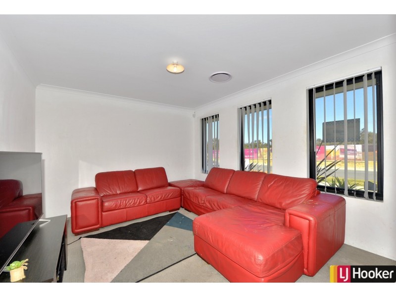 11 Lockhart Street, Coodanup WA 6210