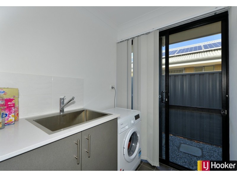 11 Lockhart Street, Coodanup WA 6210