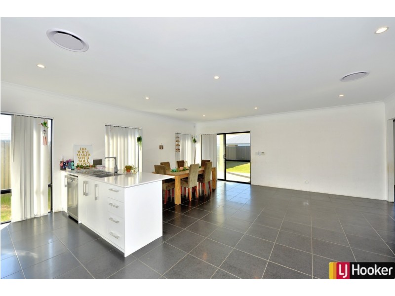 11 Lockhart Street, Coodanup WA 6210