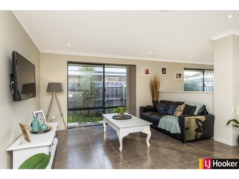 275 Peelwood Parade, Halls Head WA 6210