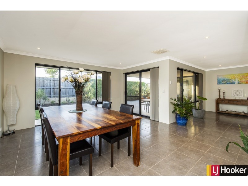 275 Peelwood Parade, Halls Head WA 6210