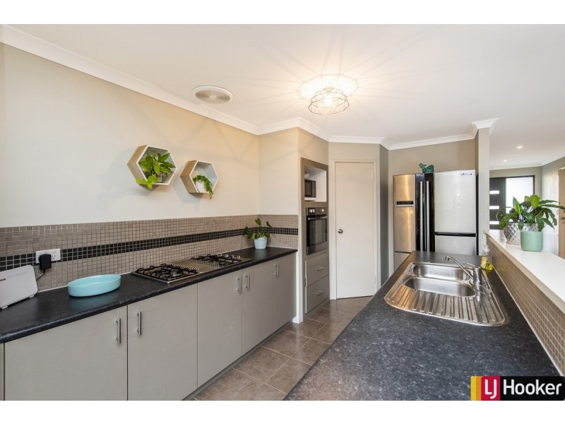 275 Peelwood Parade, Halls Head WA 6210