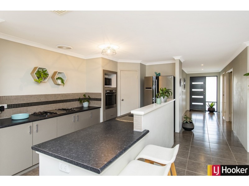 275 Peelwood Parade, Halls Head WA 6210
