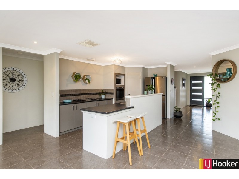 275 Peelwood Parade, Halls Head WA 6210