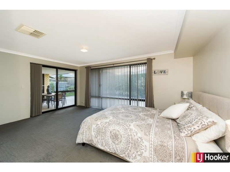 275 Peelwood Parade, Halls Head WA 6210