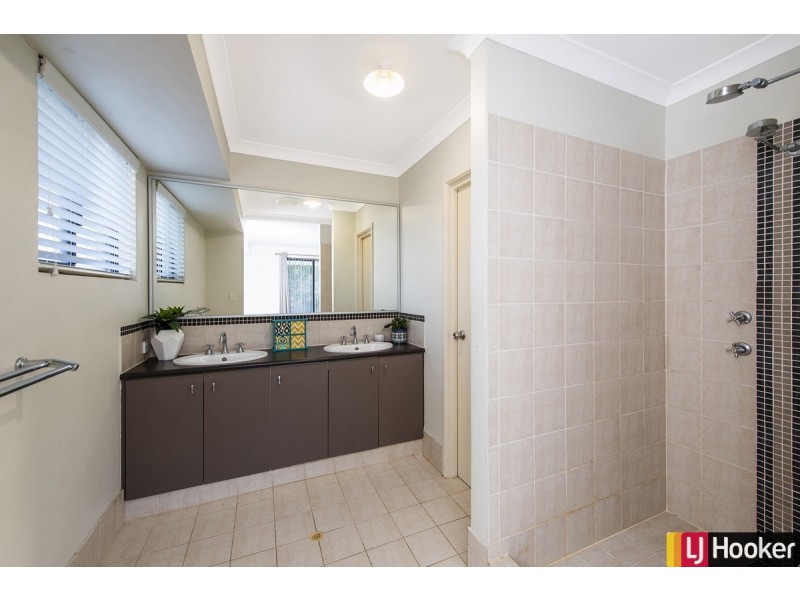 275 Peelwood Parade, Halls Head WA 6210
