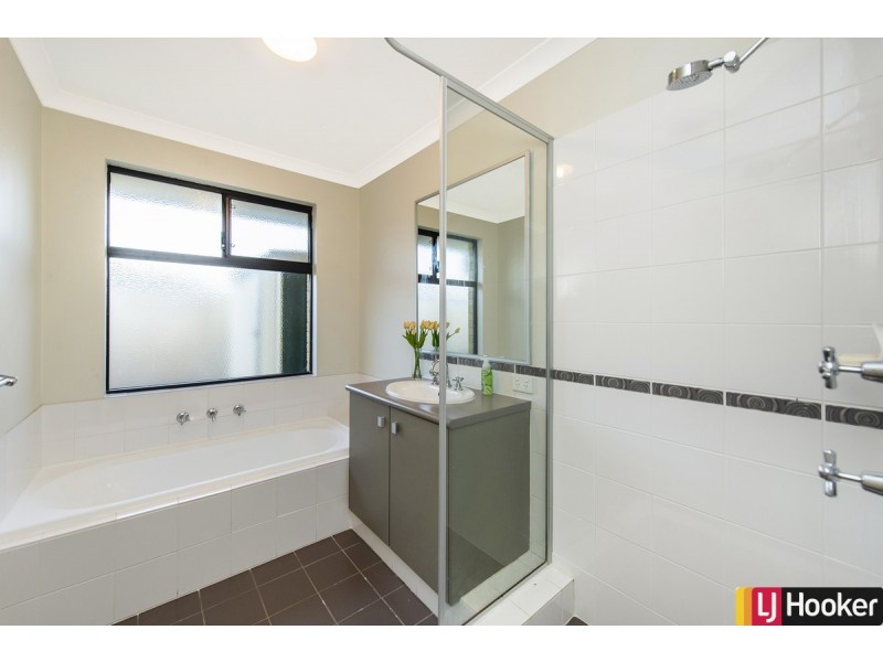 275 Peelwood Parade, Halls Head WA 6210
