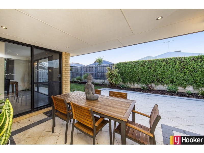 275 Peelwood Parade, Halls Head WA 6210