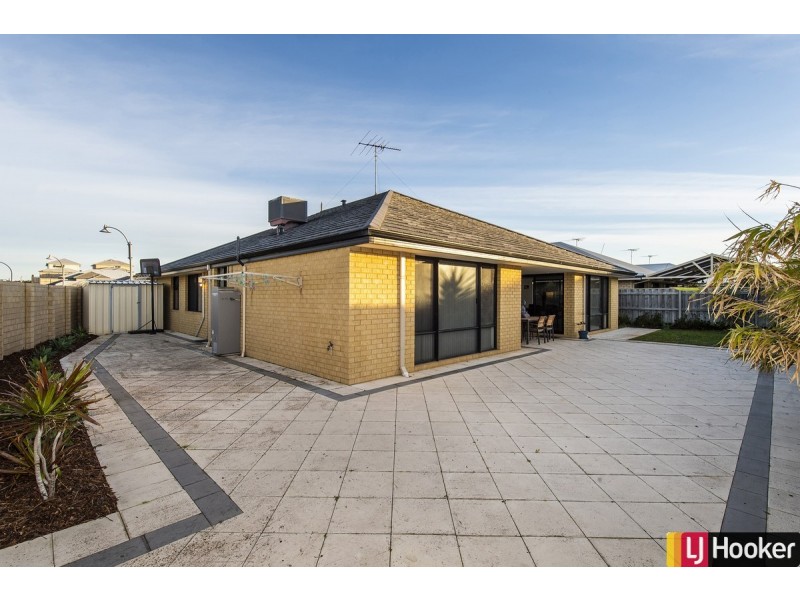 275 Peelwood Parade, Halls Head WA 6210