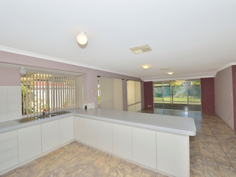 78 Templetonia Promenade, Halls Head WA 6210