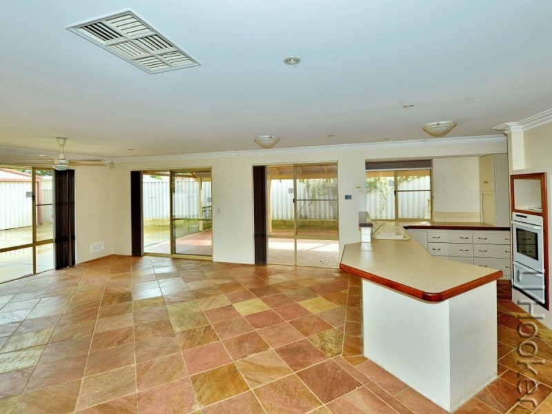 84 Templetonia Promenade, Halls Head WA 6210