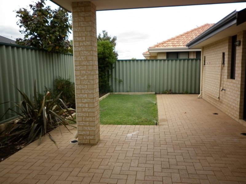 14 Tangier Parkway, Port Kennedy WA 6172