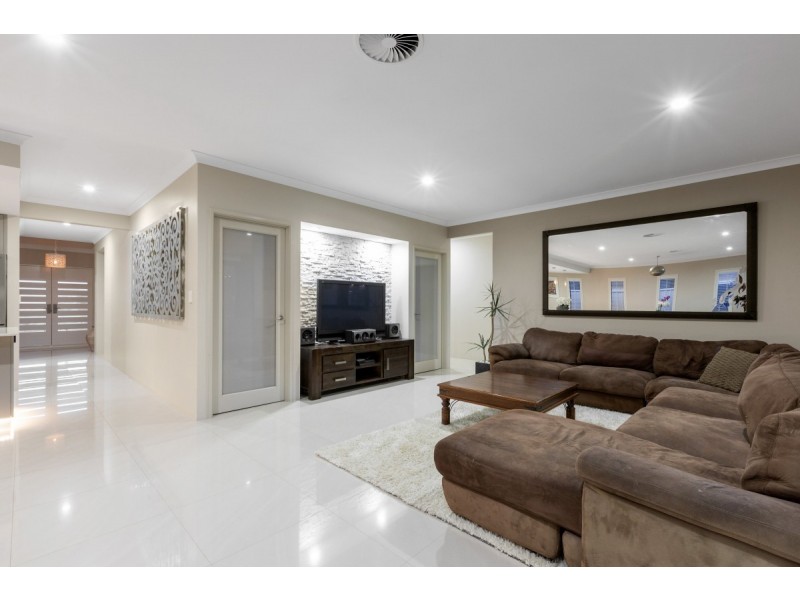 15 Warrior Pass, Madora Bay WA 6210