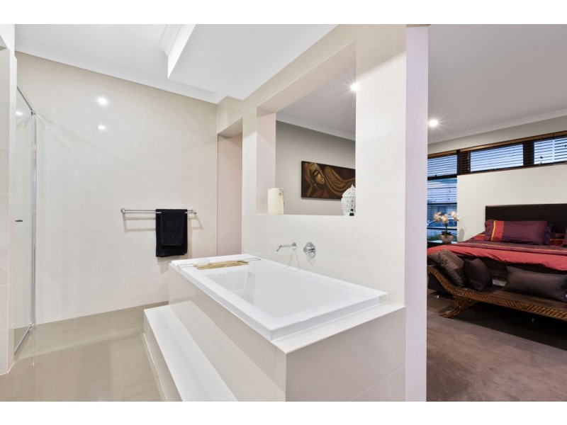 15 Warrior Pass, Madora Bay WA 6210