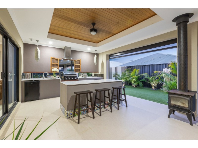 15 Warrior Pass, Madora Bay WA 6210