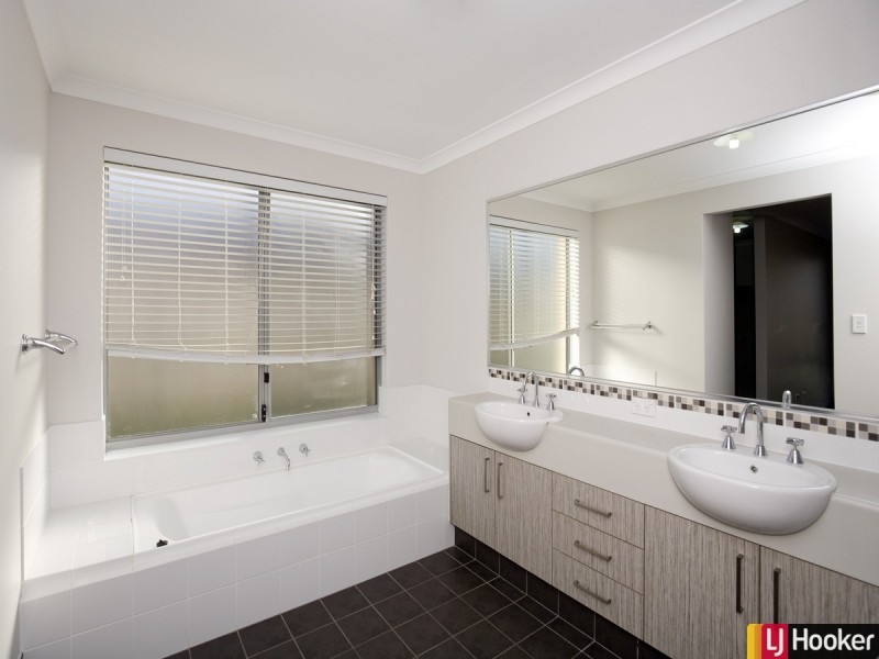 18 Cimarron Edge, Meadow Springs WA 6210