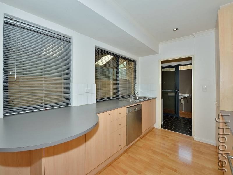 32/1 Mariners Cove Drive, Dudley Park WA 6210