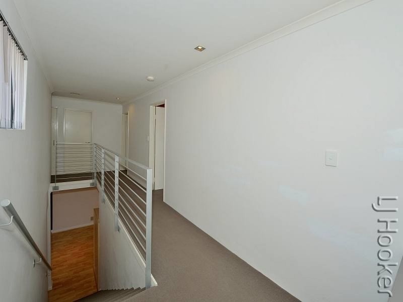 32/1 Mariners Cove Drive, Dudley Park WA 6210