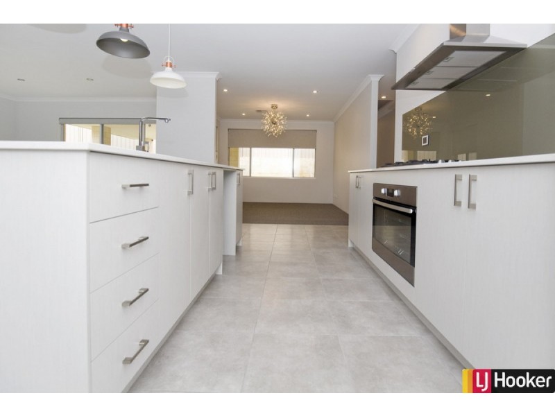 12 Newmarket Road, Meadow Springs WA 6210