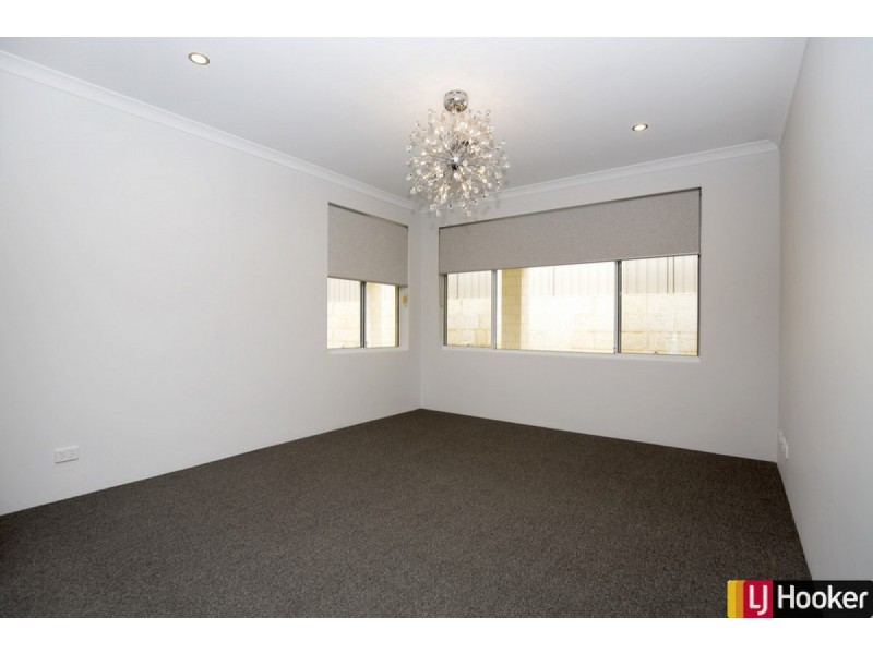12 Newmarket Road, Meadow Springs WA 6210