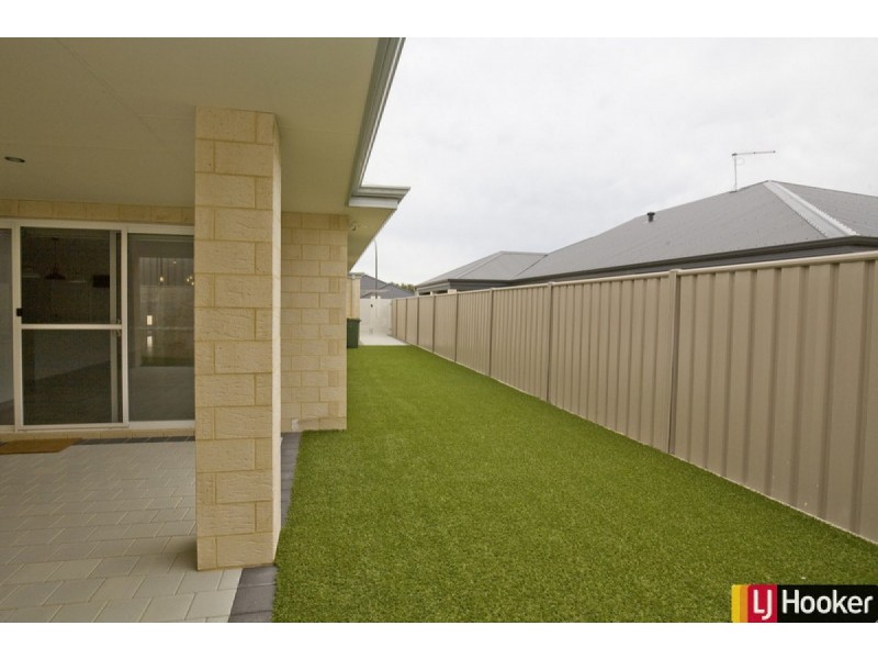 12 Newmarket Road, Meadow Springs WA 6210