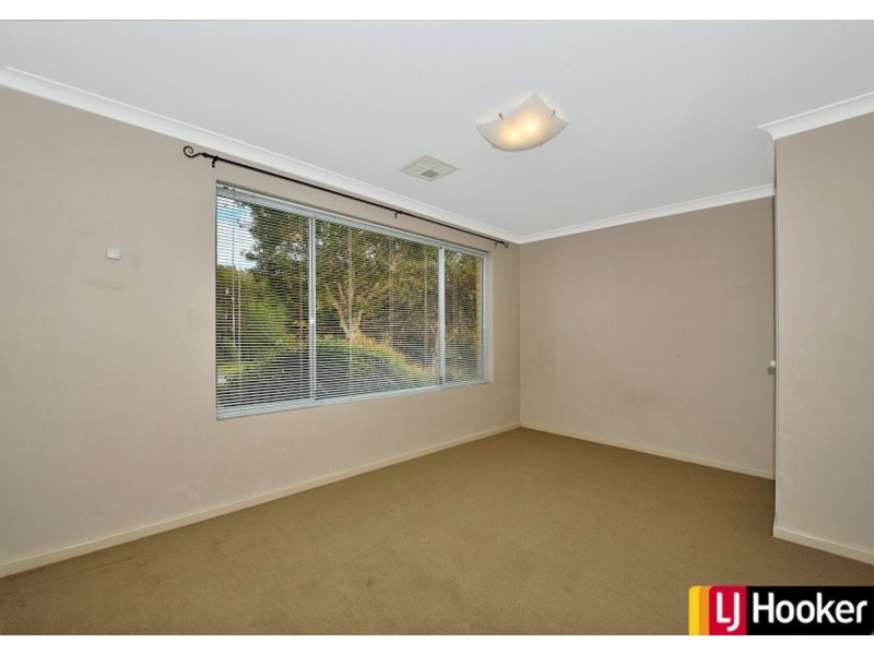 15 Sharperton Meander, Dudley Park WA 6210