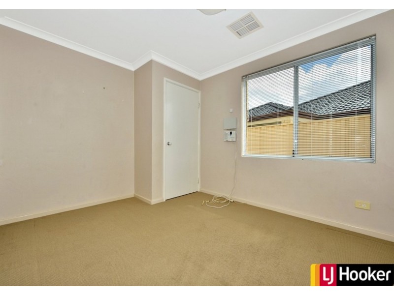 15 Sharperton Meander, Dudley Park WA 6210