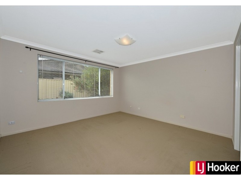 15 Sharperton Meander, Dudley Park WA 6210