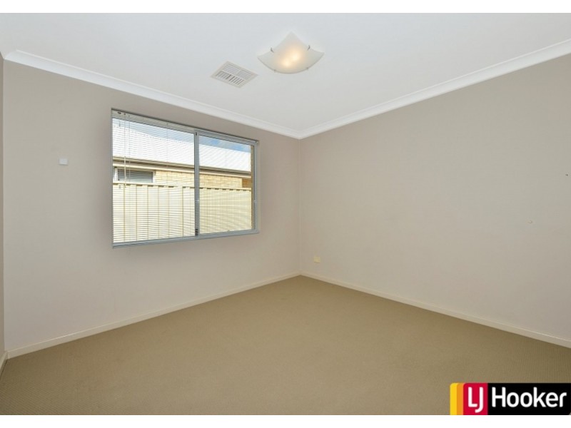 15 Sharperton Meander, Dudley Park WA 6210