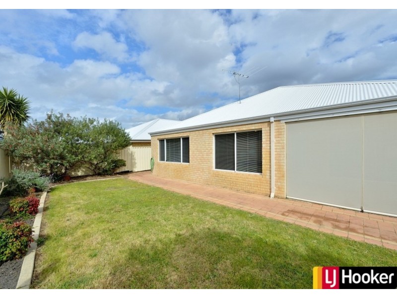 15 Sharperton Meander, Dudley Park WA 6210