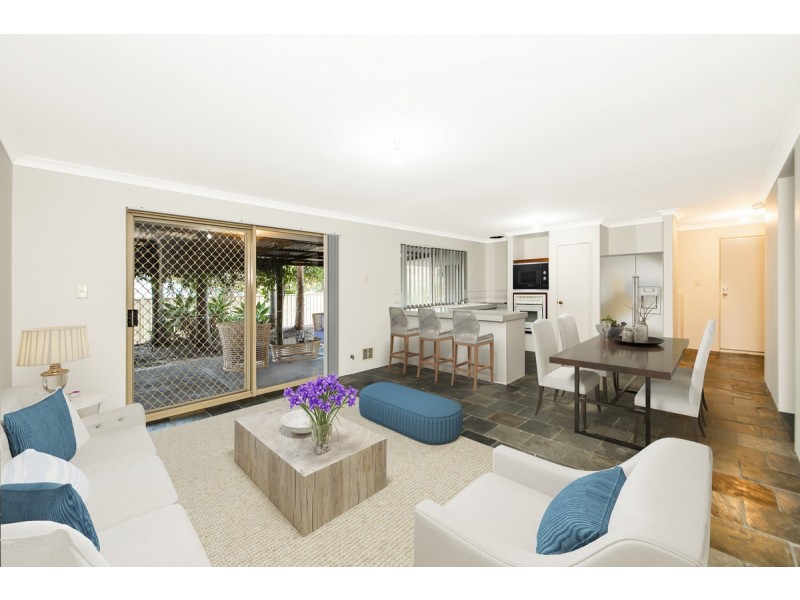 82 Peelwood Parade, Halls Head WA 6210