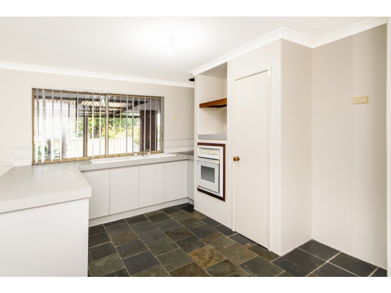 82 Peelwood Parade, Halls Head WA 6210