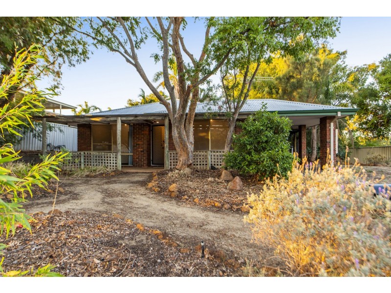 82 Peelwood Parade, Halls Head WA 6210
