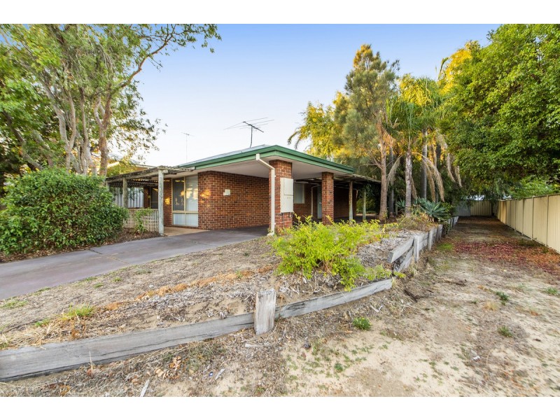 82 Peelwood Parade, Halls Head WA 6210