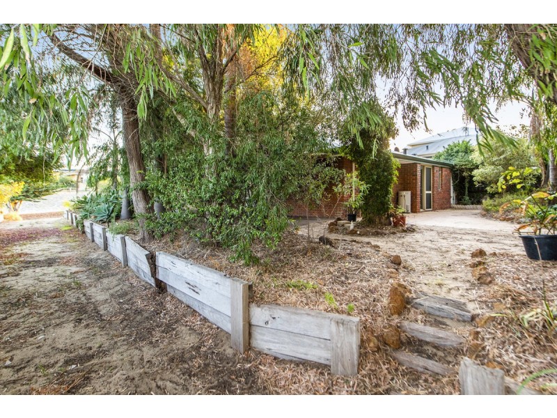 82 Peelwood Parade, Halls Head WA 6210