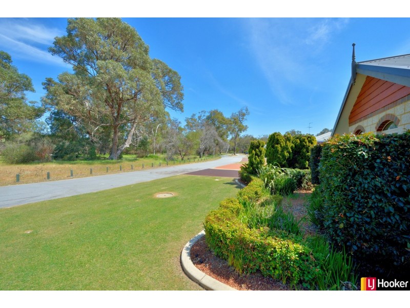 40 Chatsworth Drive, Erskine WA 6210