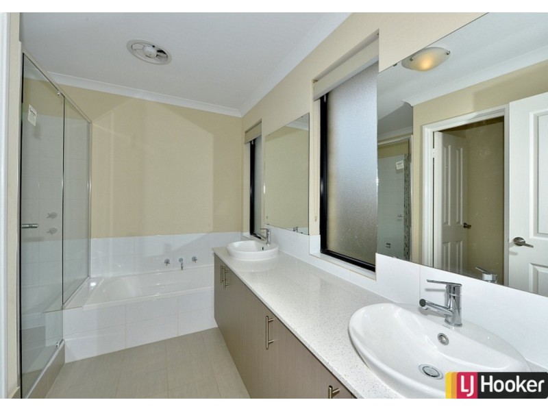 11 Endeavour Circle, Wannanup WA 6210