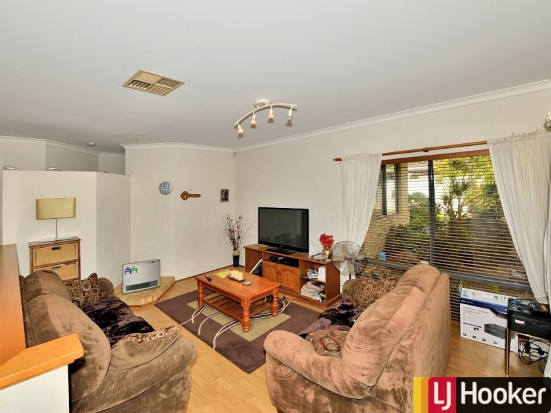 7 Suncrest Meander, Meadow Springs WA 6210