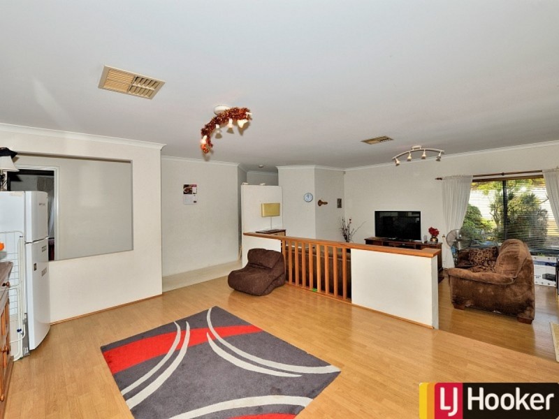 7 Suncrest Meander, Meadow Springs WA 6210