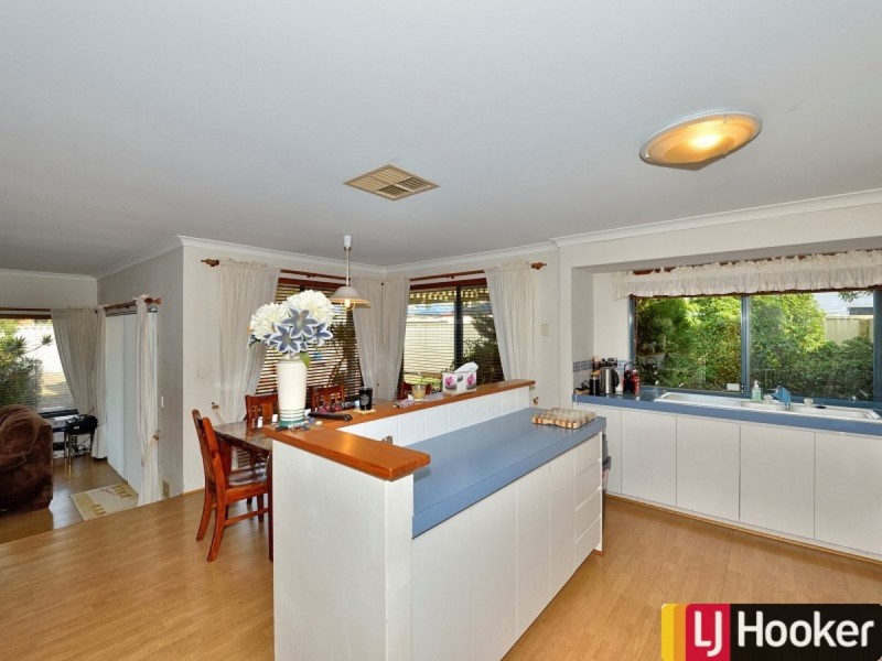 7 Suncrest Meander, Meadow Springs WA 6210